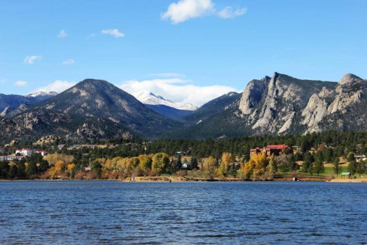 Mountains and water in Hermit Park