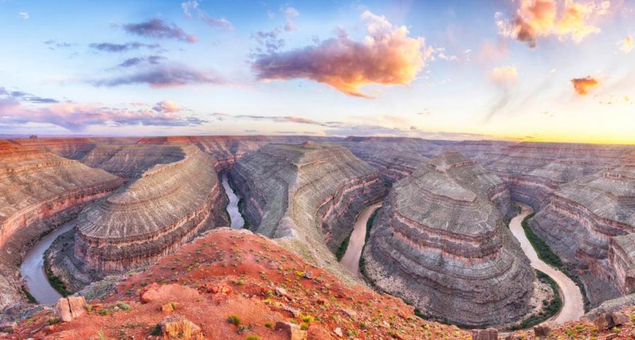 Rocky outcrops in Goosenecks State Park in Mexican Hat, Utah