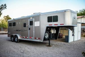 Gooseneck horse trailer unhitched