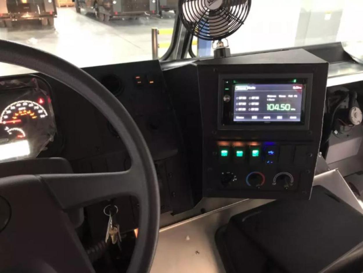 freightliner mt45g p1000 fedex step van with navigation and backup camera