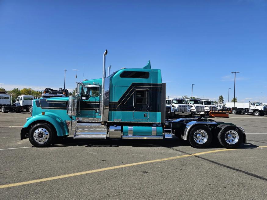 2022 Kenworth W900 | Photo 11 of 28