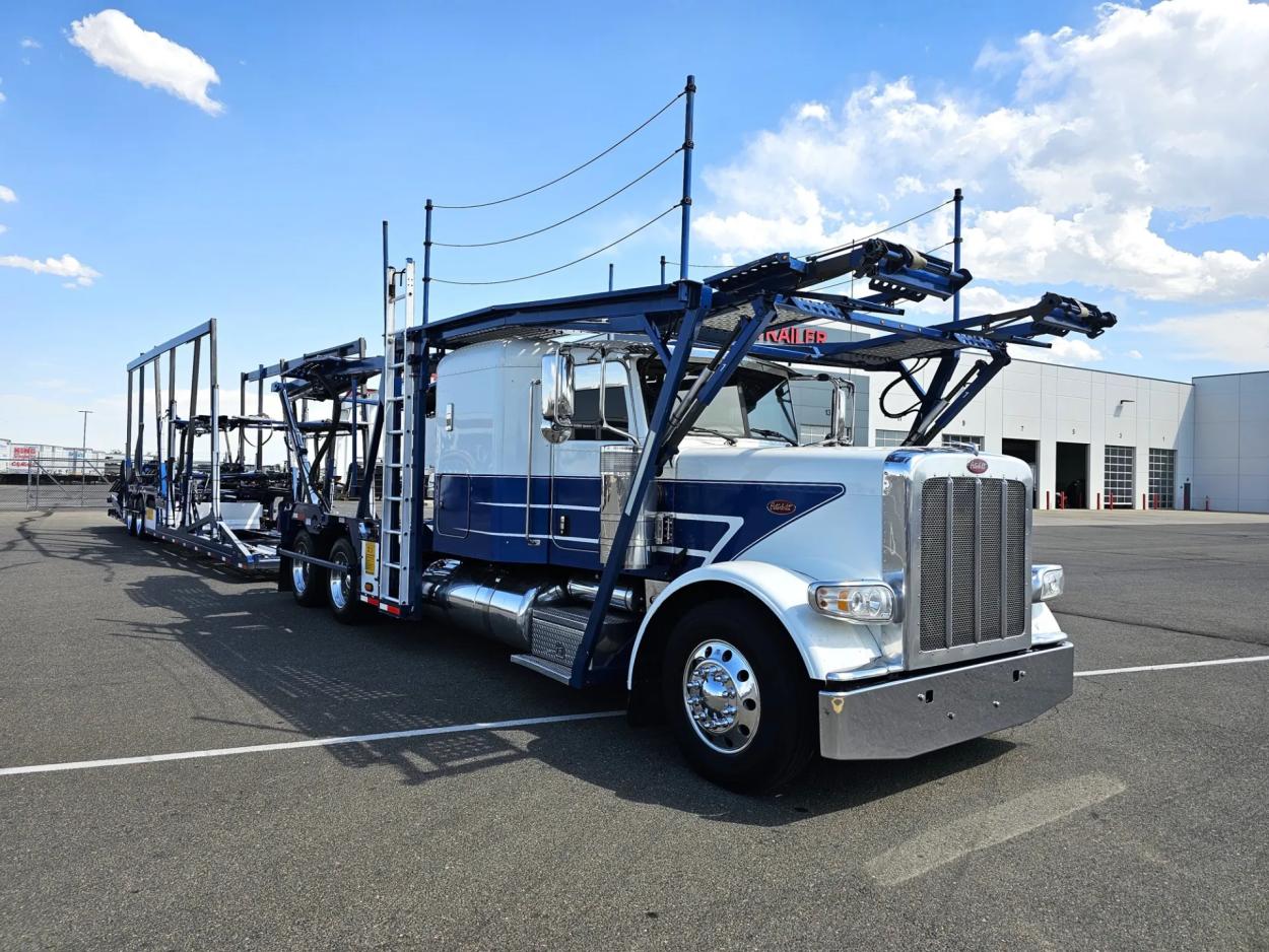 2019 Peterbilt 389 | Photo 3 of 32