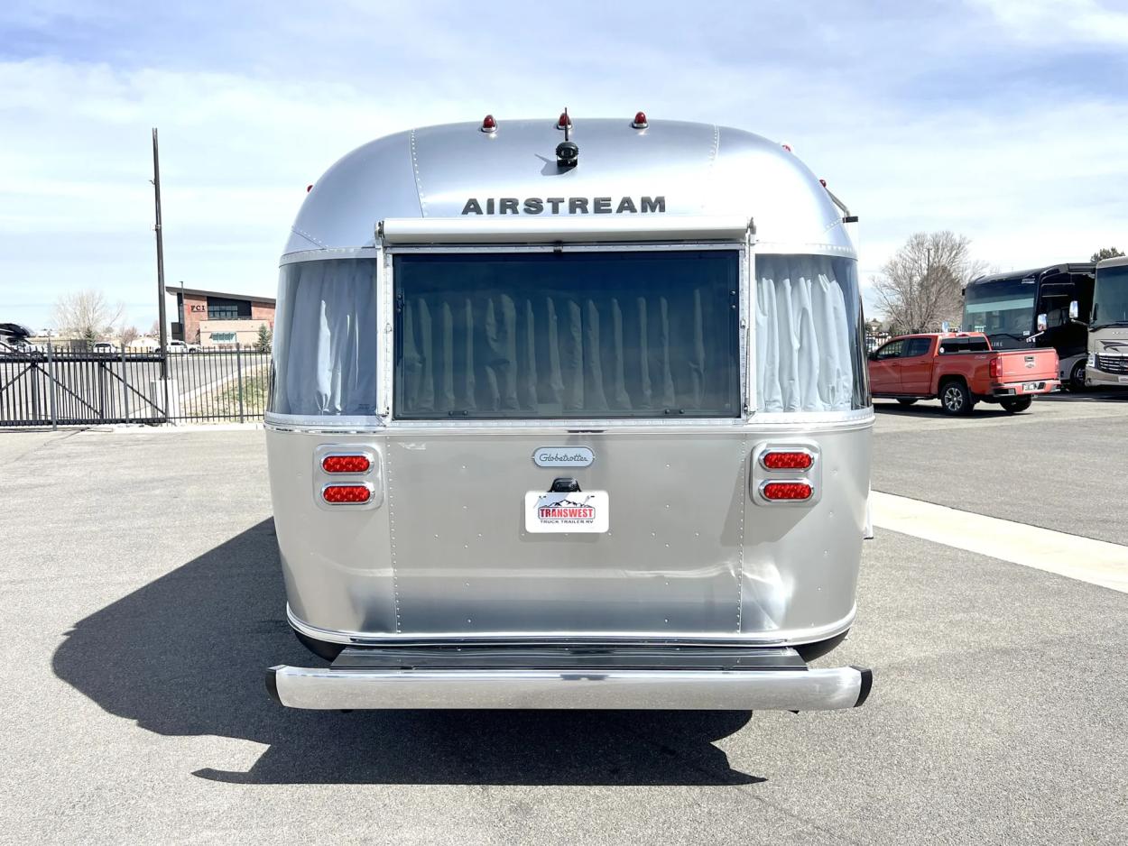 2023 Airstream Globetrotter M-27FB | Photo 19 of 23