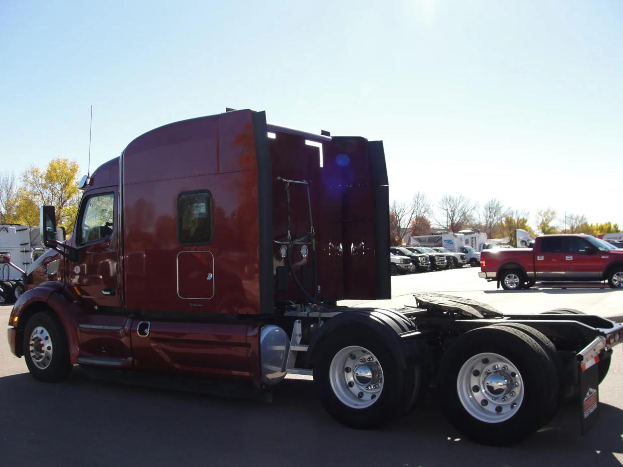 2019 Peterbilt 579 | Photo 3 of 16