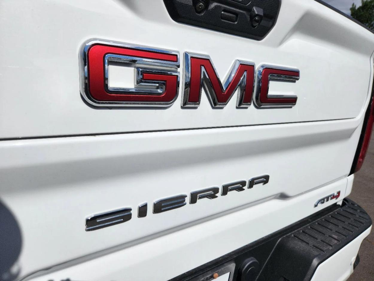 2022 GMC Sierra 3500HD AT4 | Photo 12 of 29