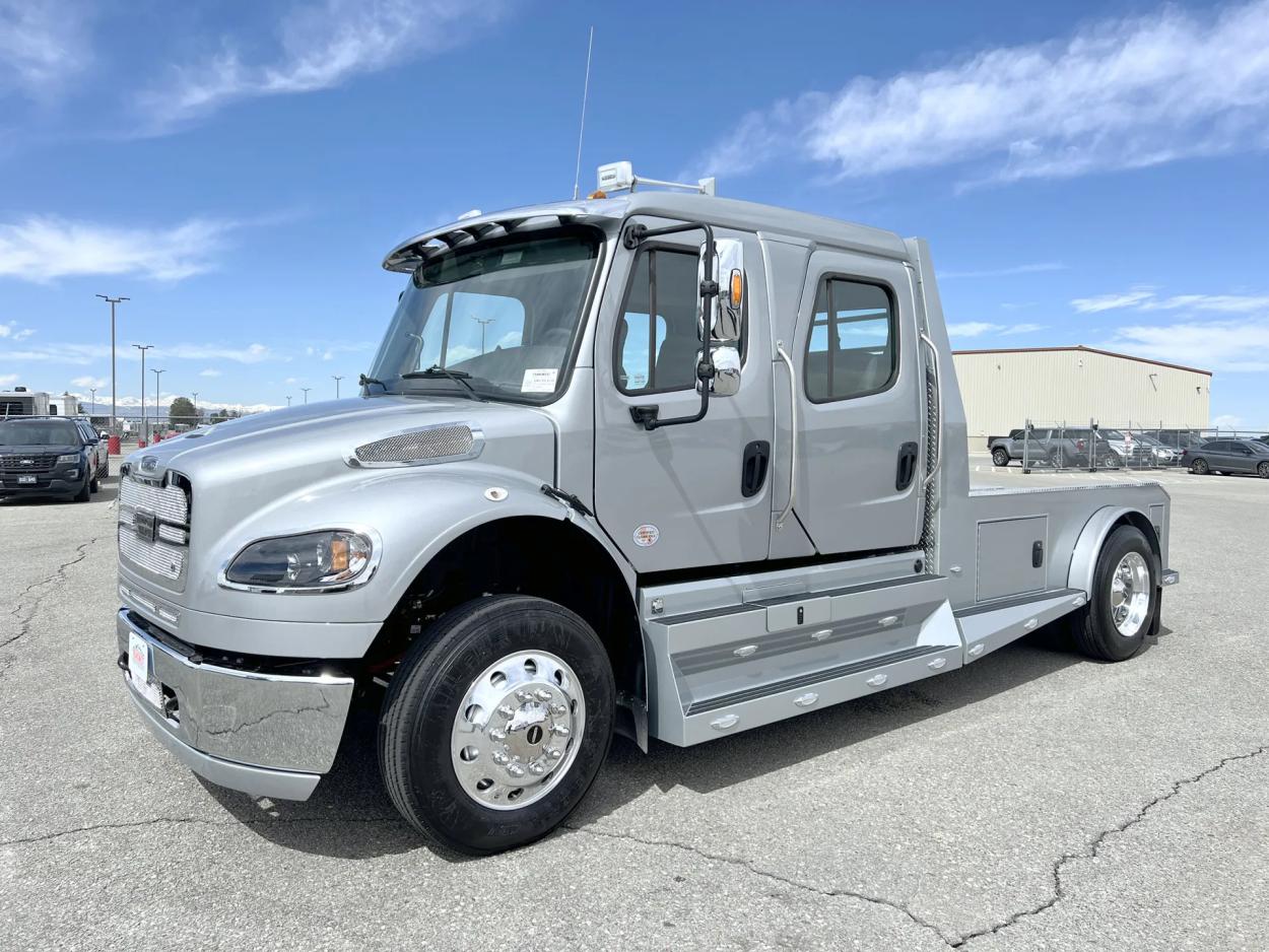 2024 Freightliner M2 106 Summit Hauler | Photo 1 of 27