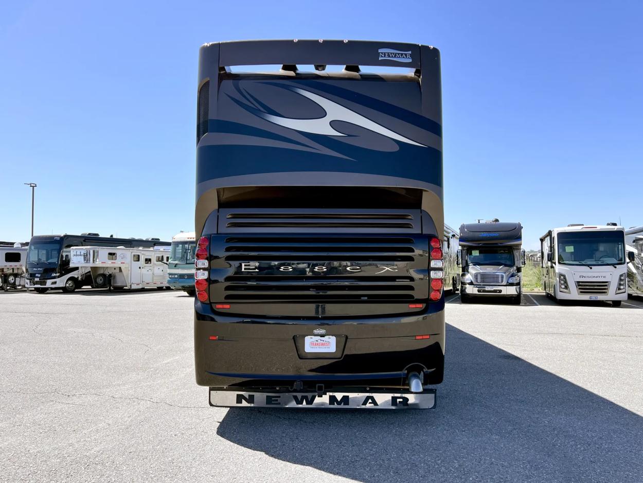 2015 Newmar Essex 4503 | Photo 25 of 29