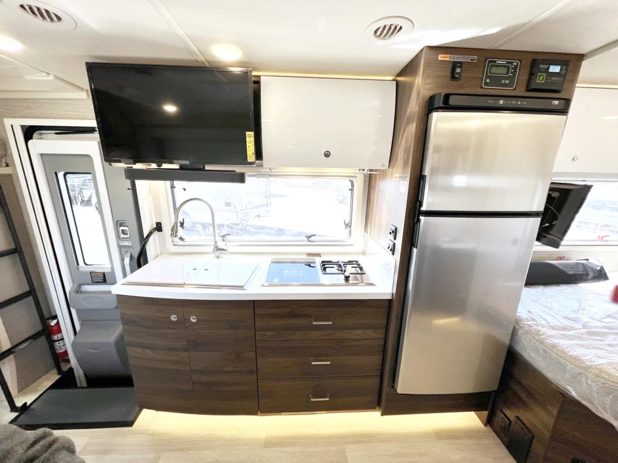 2023 Winnebago Navion 24J | Photo 14 of 36