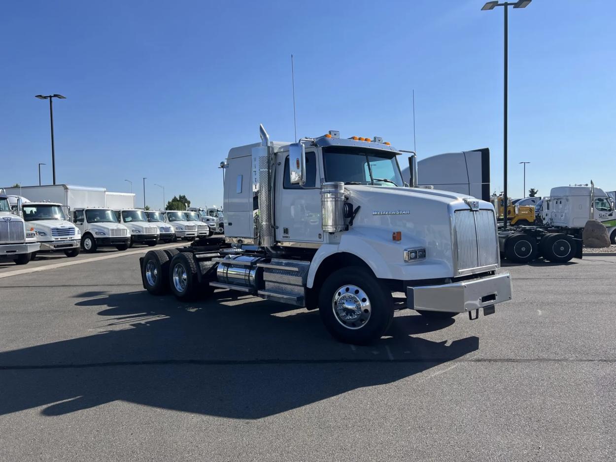 2020 Western Star 4900SA | Photo 3 of 15