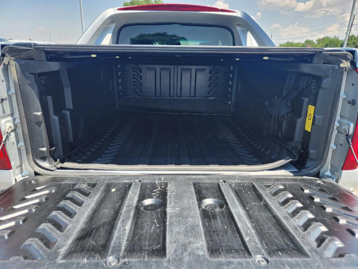 2013 Chevrolet Avalanche LS | Photo 13 of 26