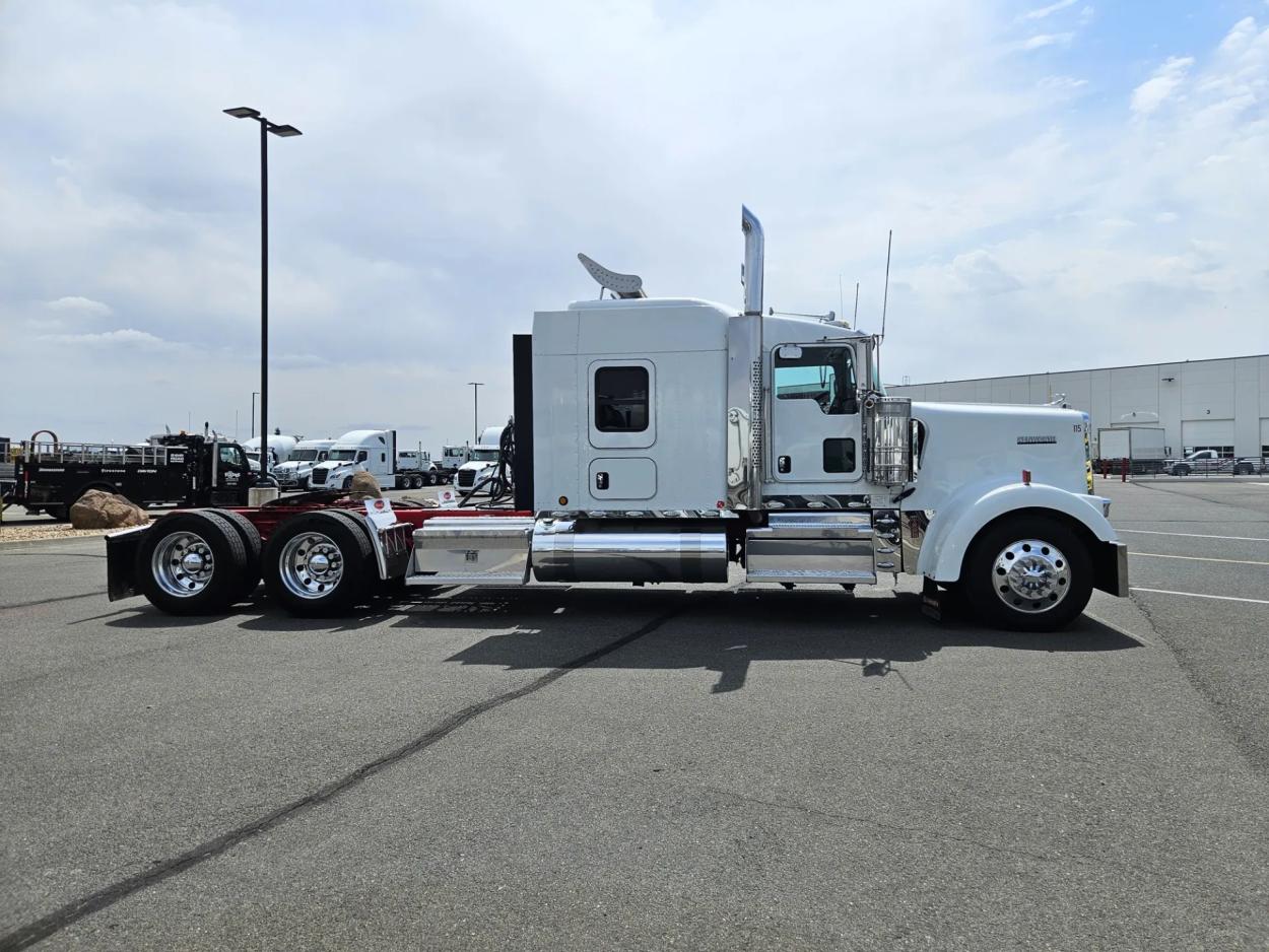 2020 Kenworth W900 | Photo 4 of 15