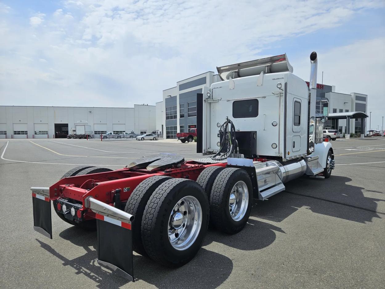 2020 Kenworth W900 | Photo 5 of 15