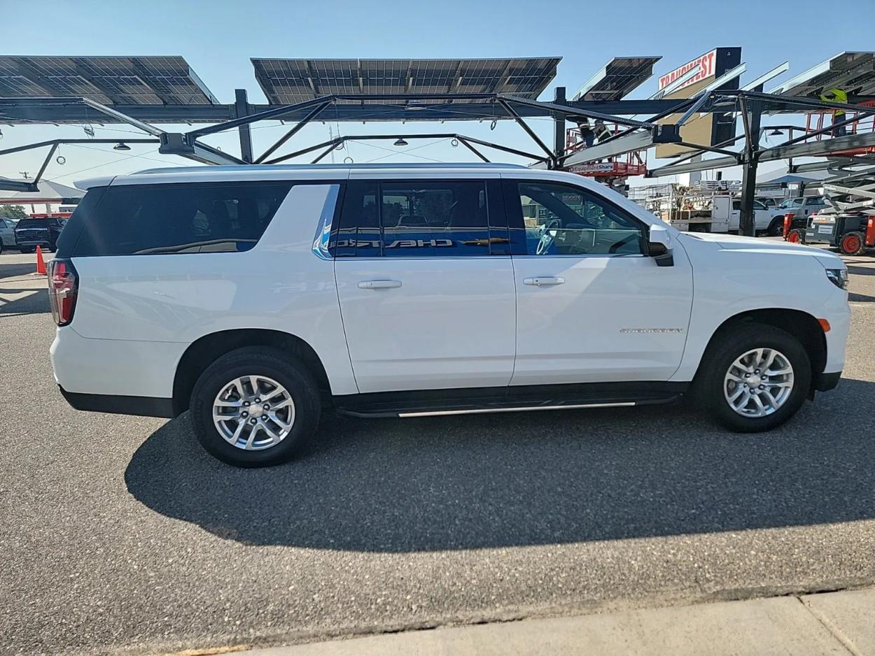 2023 Chevrolet Suburban LT | Photo 7 of 21