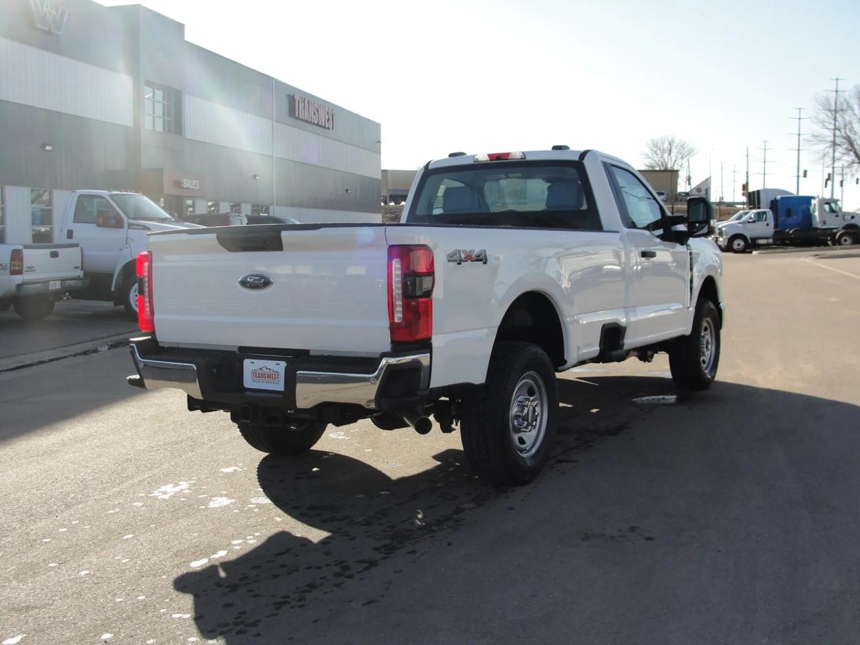 2024 Ford F-250 | Photo 5 of 11