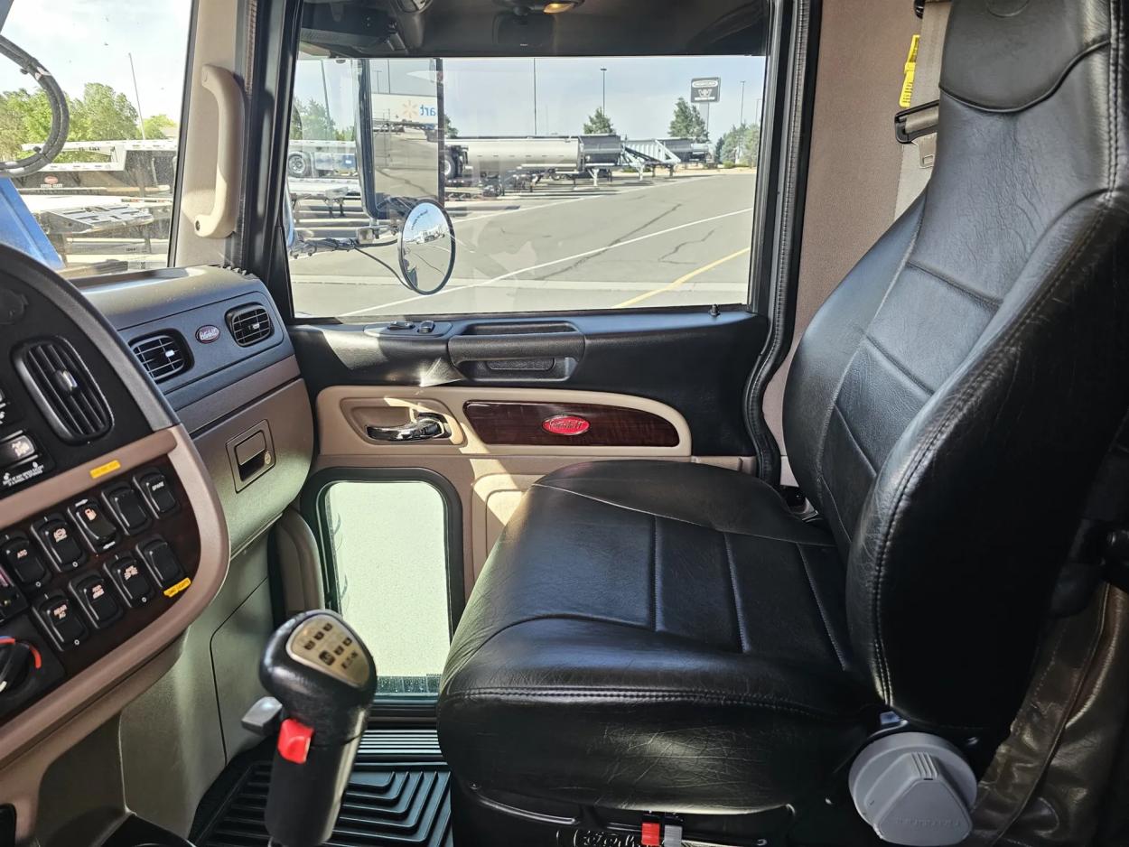 2019 Peterbilt 389 | Photo 26 of 32