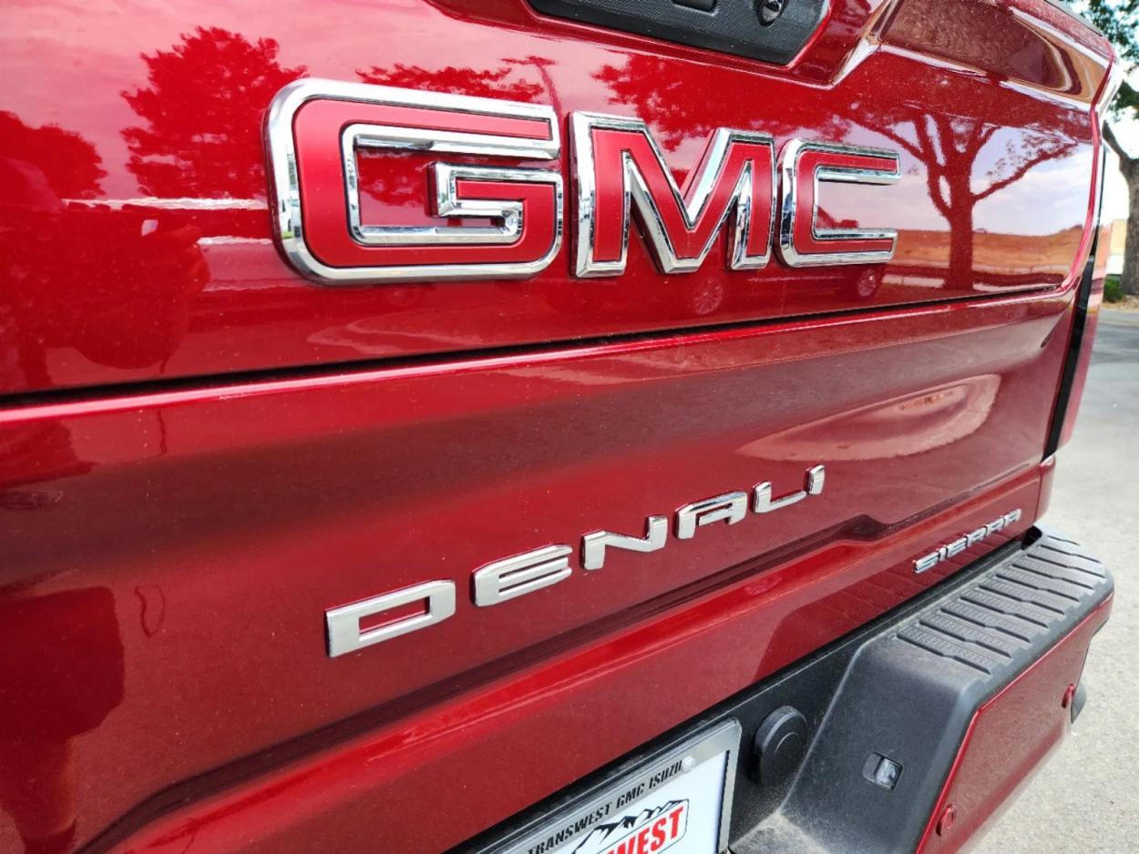 2024 GMC Sierra 2500HD Denali | Photo 12 of 28