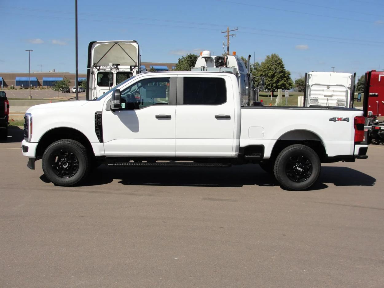 2024 Ford F-350 | Photo 2 of 37