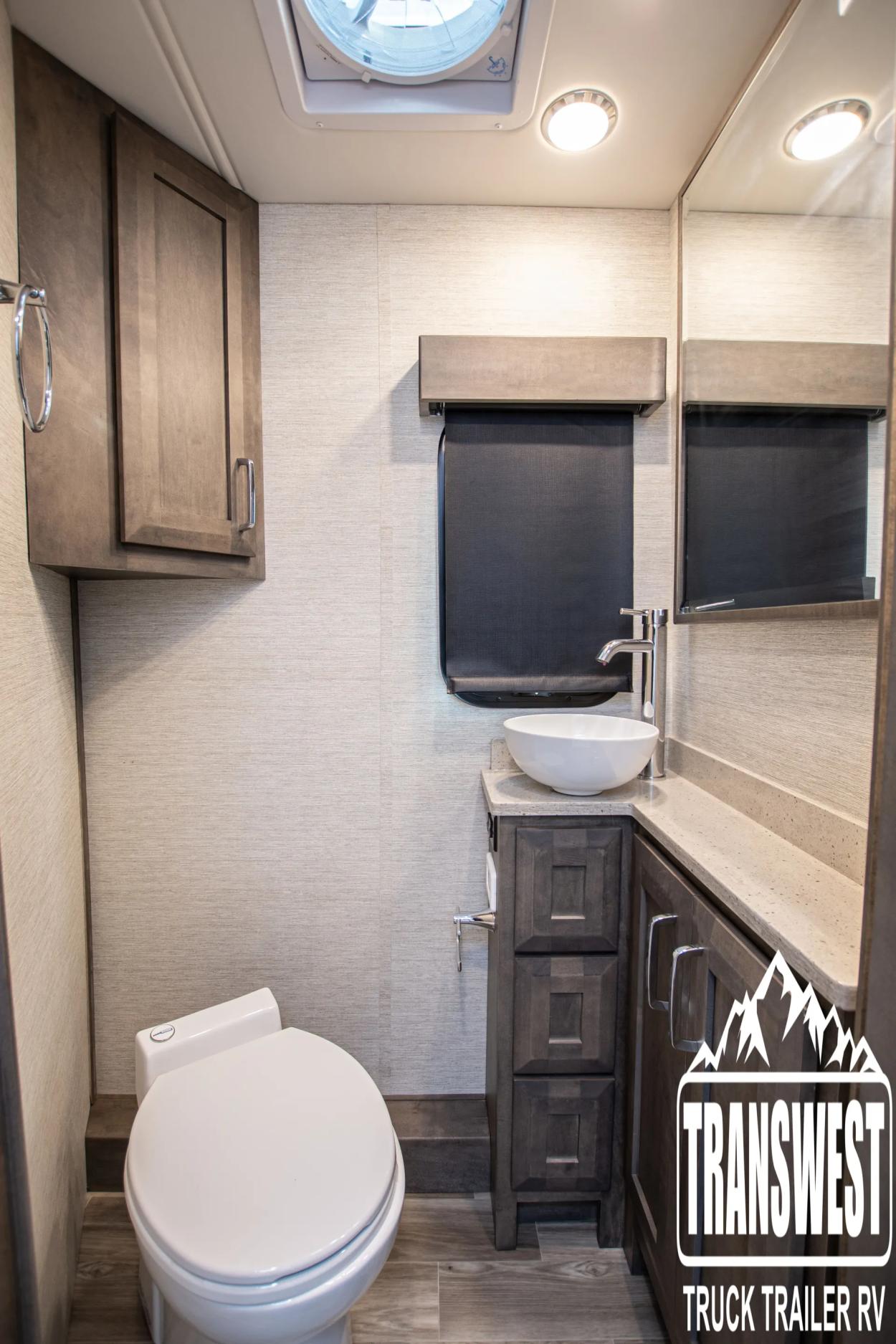 2024 Tiffin Wayfarer 25 RLW | Photo 19 of 24