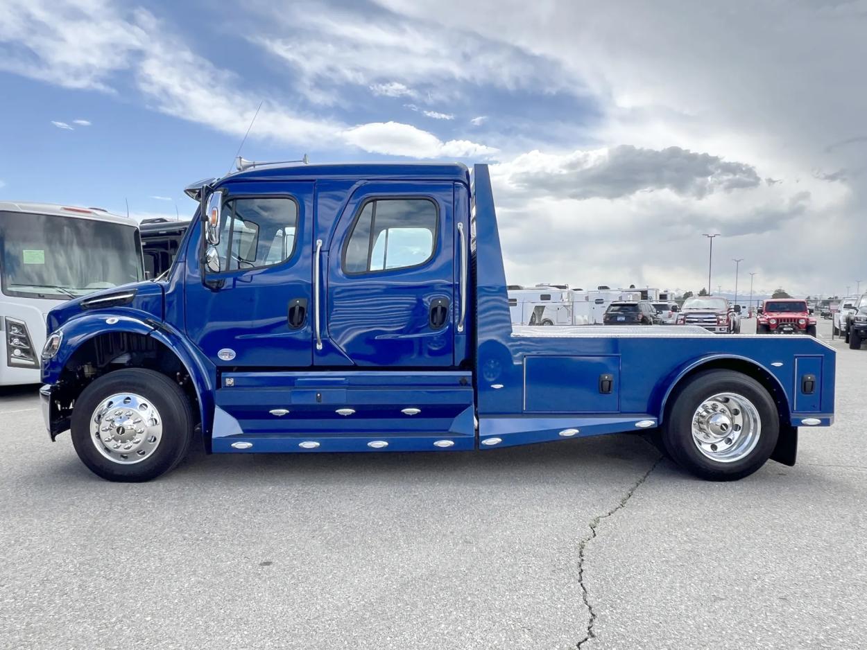 2024 Freightliner M2 106 Summit Hauler | Photo 3 of 25