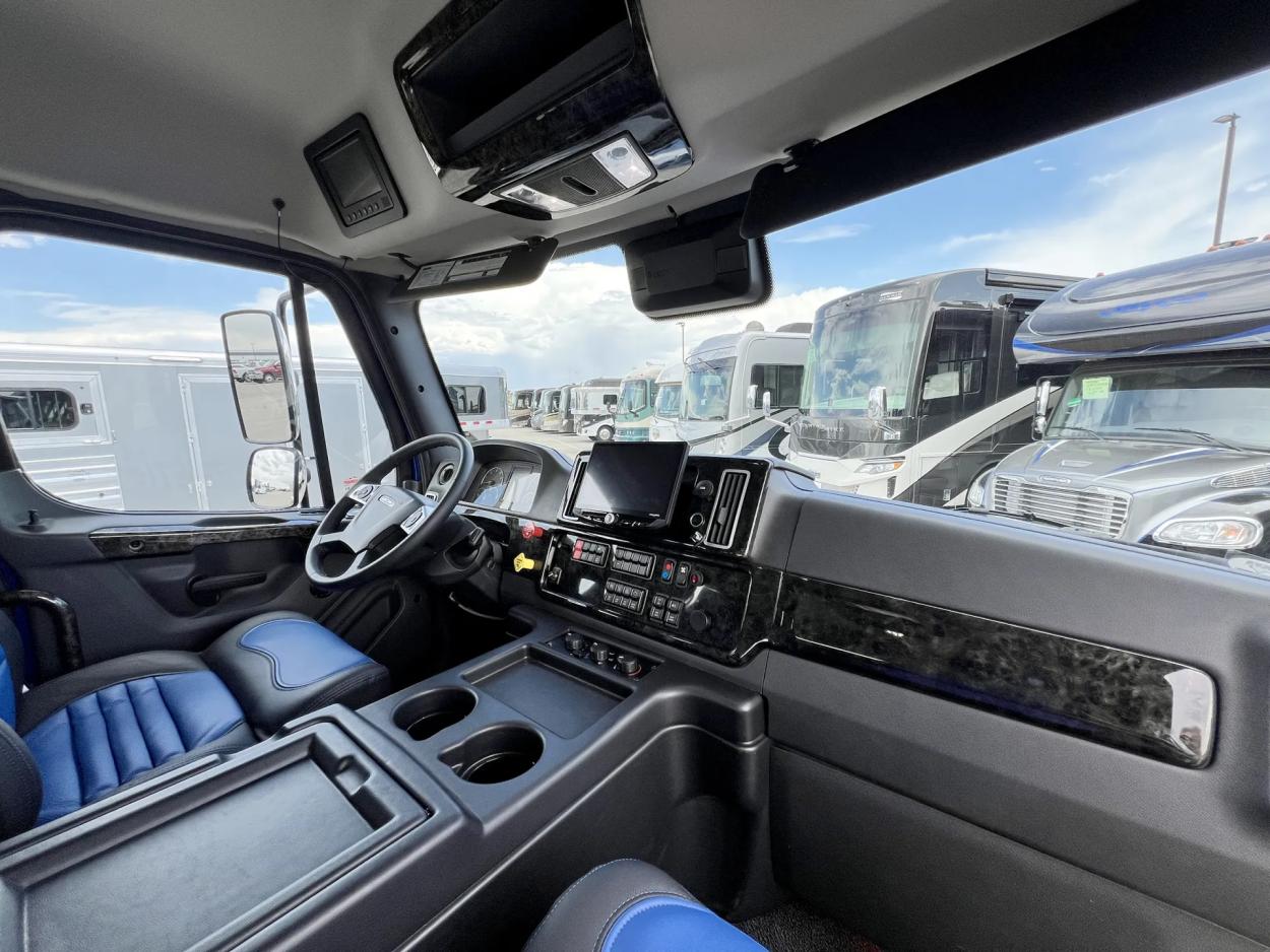 2024 Freightliner M2 106 Summit Hauler | Photo 23 of 25