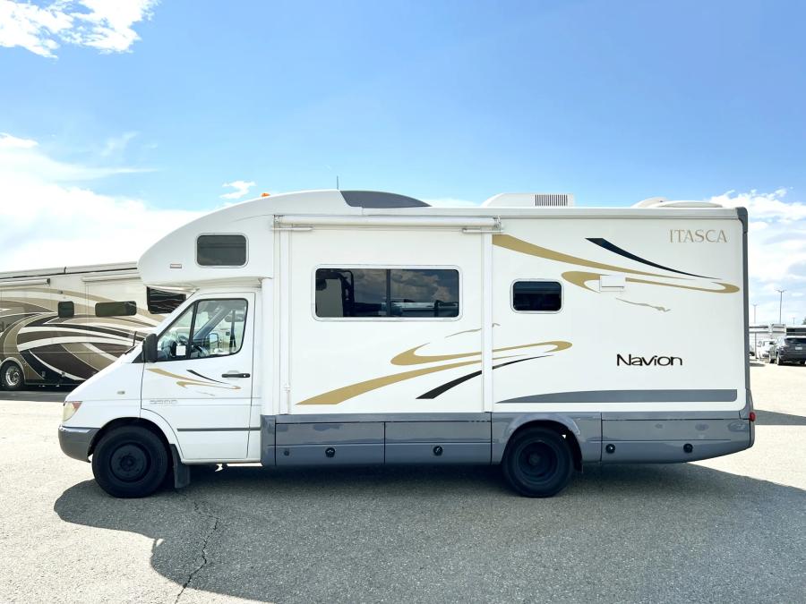 2007 Winnebago Navion 23H | Photo 16 of 20