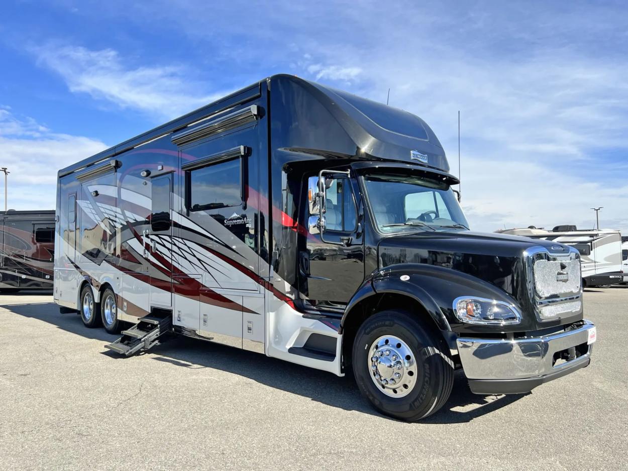 2023 Newmar Supreme Aire 4051 