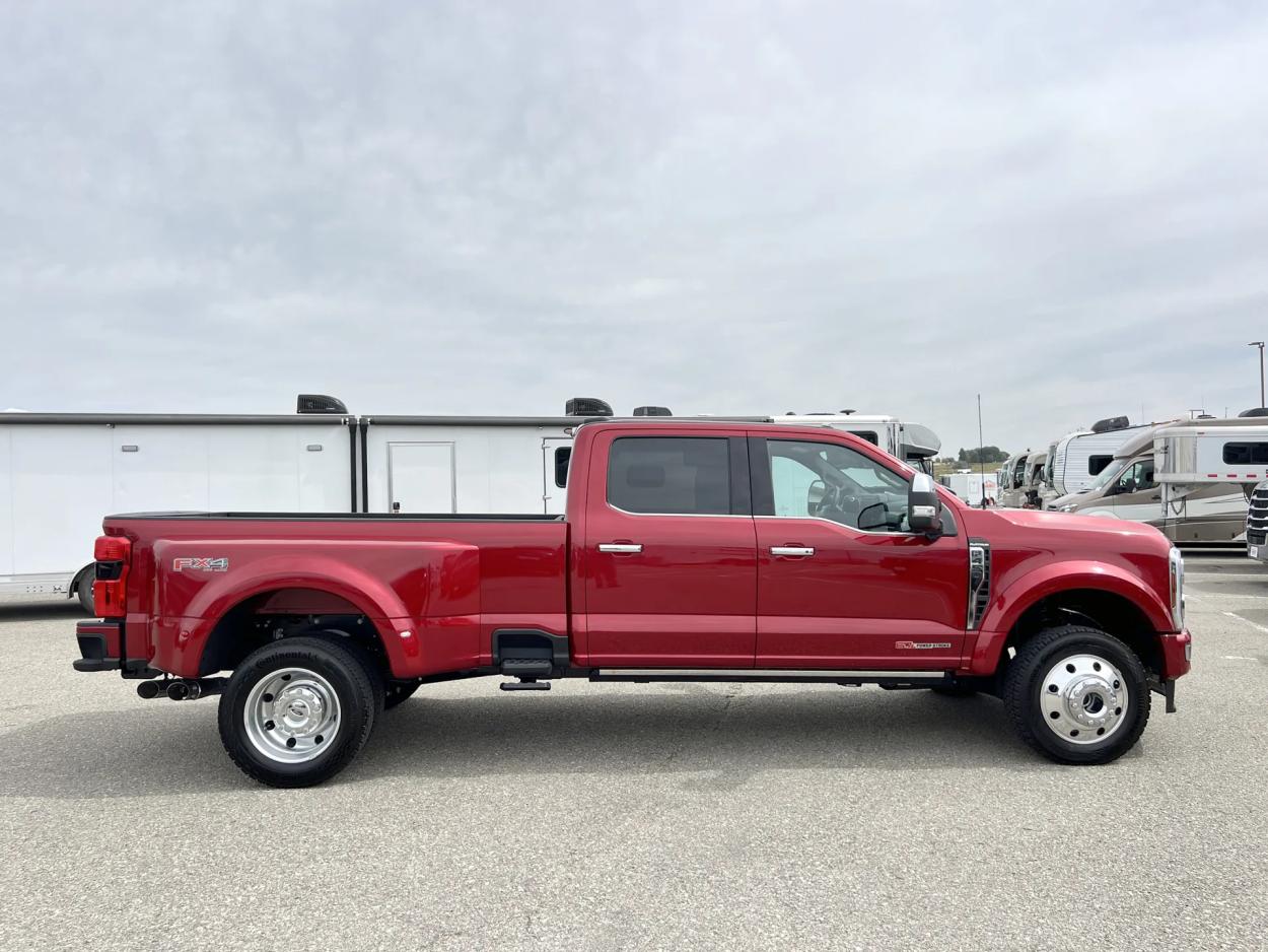 2024 Ford F-450 Platinum | Photo 15 of 22