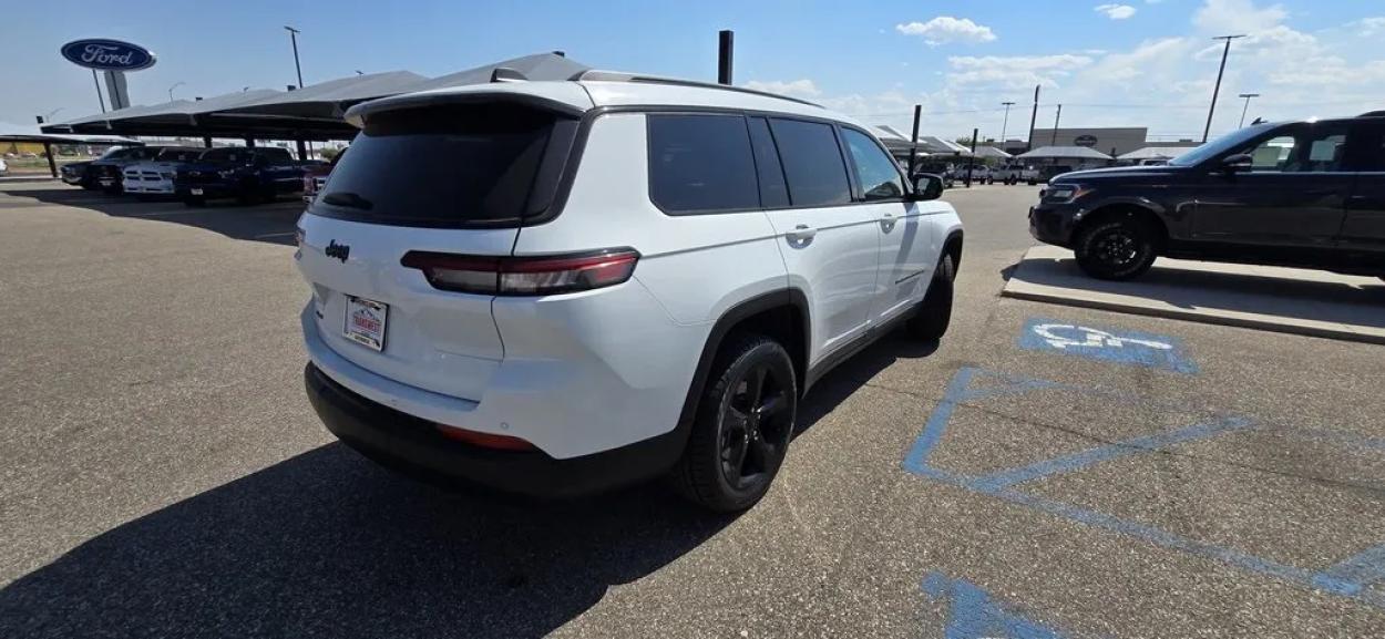 2023 Jeep Grand Cherokee L | Photo 5 of 33