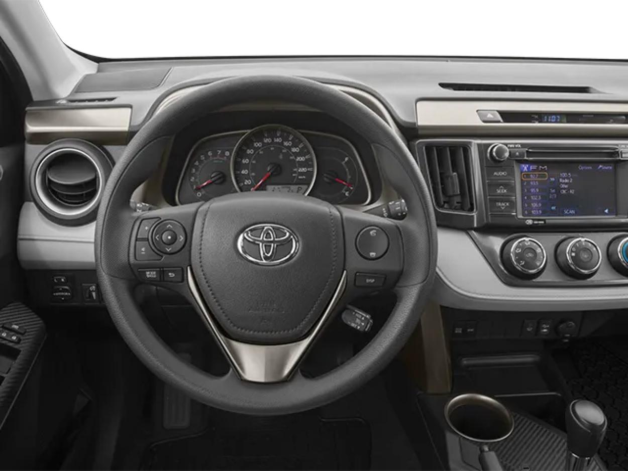 2014 Toyota RAV4 | Photo 3 of 17