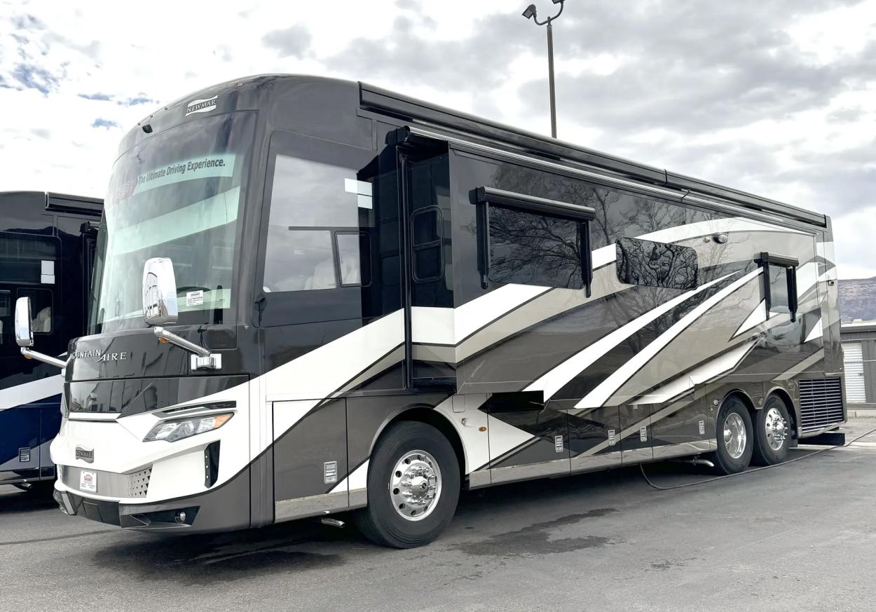 2024 Newmar Mountain Aire 3825 