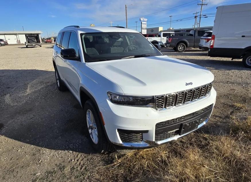 2023 Jeep Grand Cherokee L | Photo 2 of 3