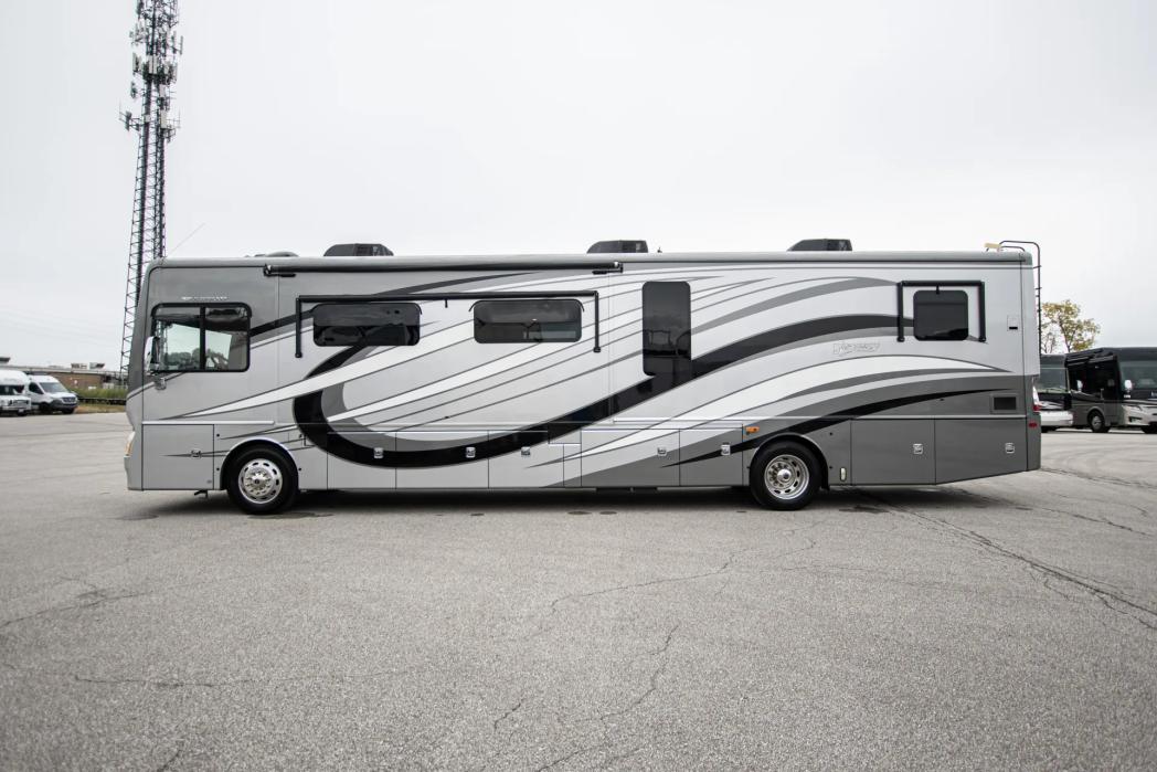 2015 Fleetwood Discovery 40X 