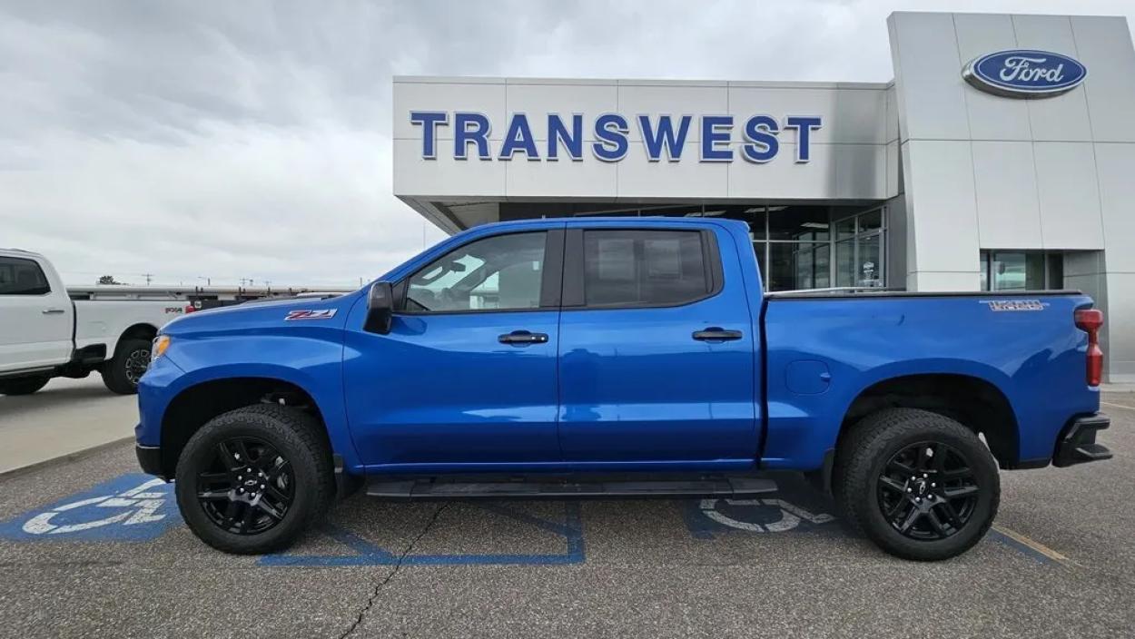 2023 Chevrolet Silverado 1500 | Photo 1 of 30