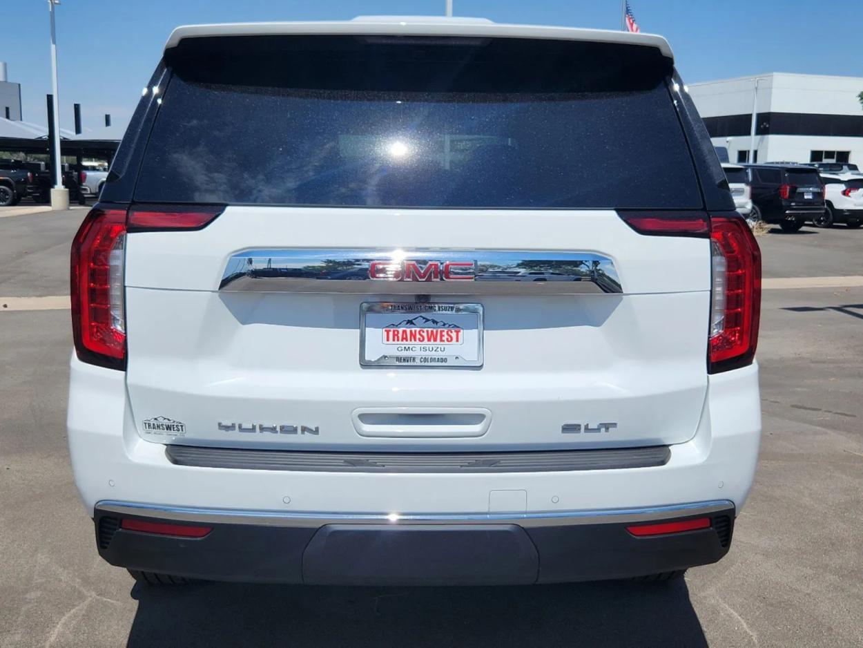 2024 GMC Yukon XL SLT | Photo 12 of 26