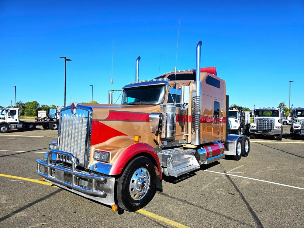 2022 Kenworth W900