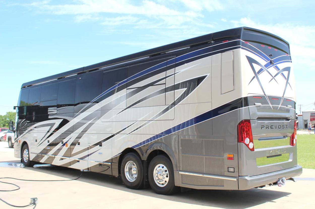 2023 Emerald Prevost H3-45 | Photo 12 of 24