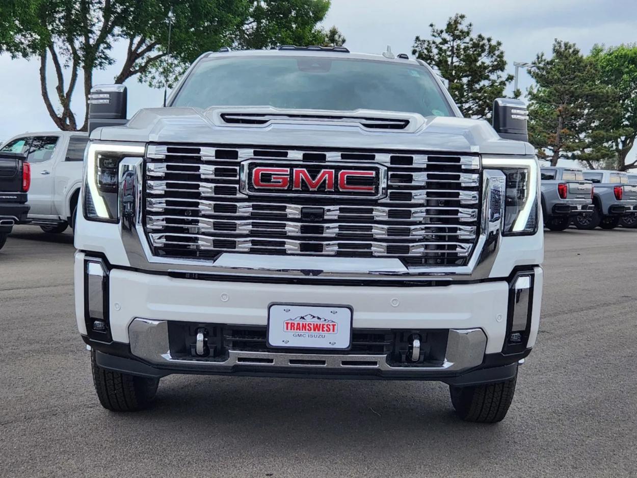 2024 GMC Sierra 3500HD Denali | Photo 8 of 28