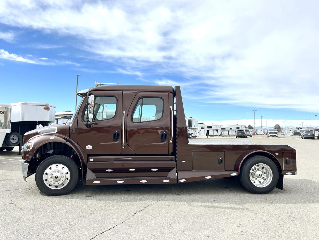 2023 Freightliner M2 106 Summit Hauler | Photo 3 of 28