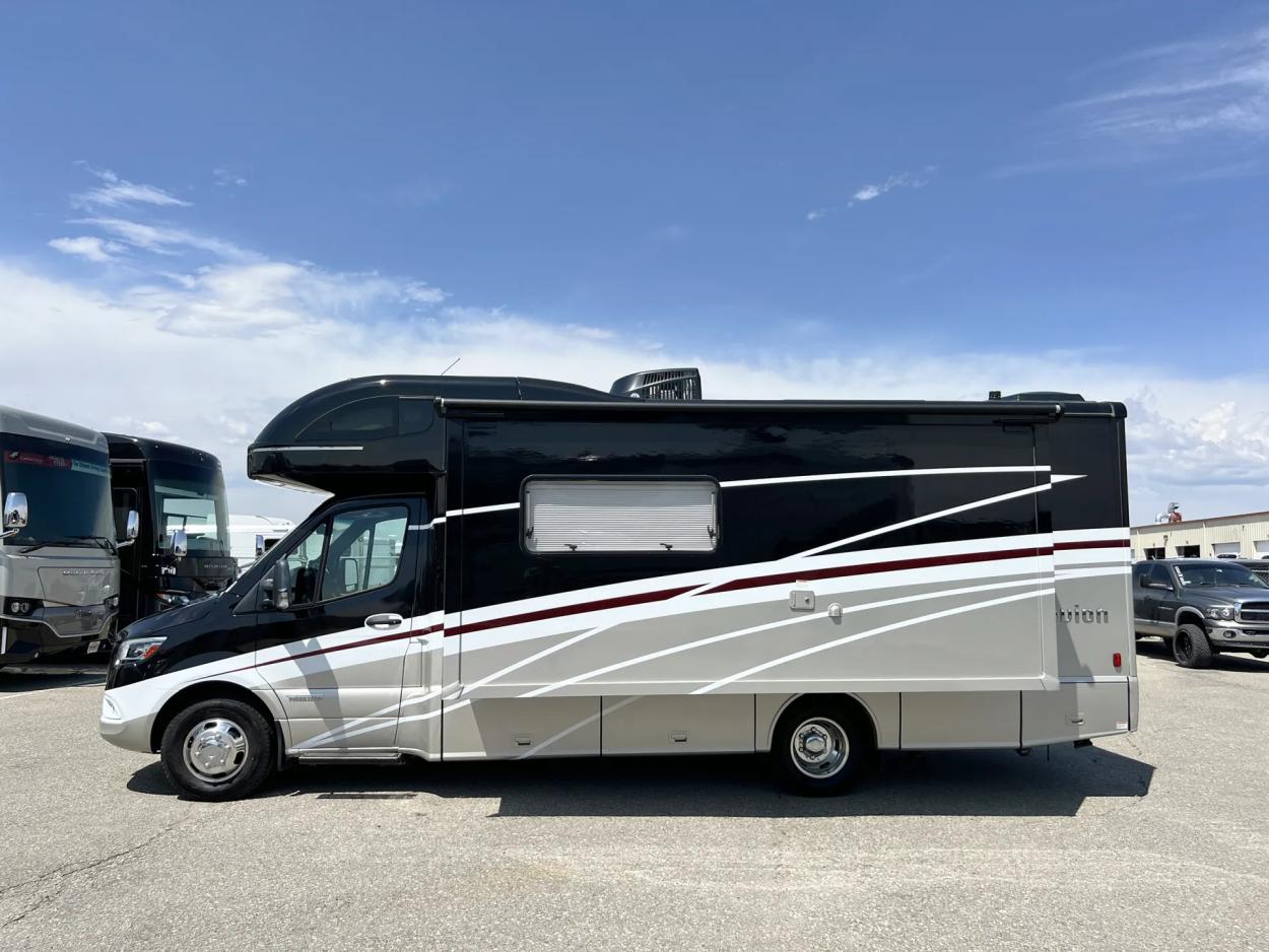 2022 Winnebago Navion 24D | Photo 23 of 24