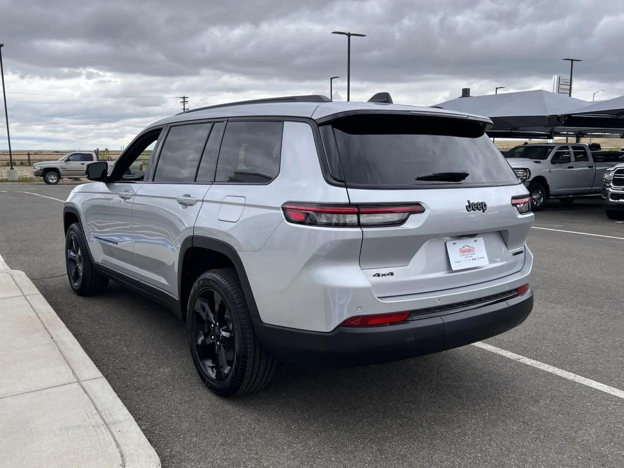 2024 Jeep Grand Cherokee L Limited | Photo 5 of 17