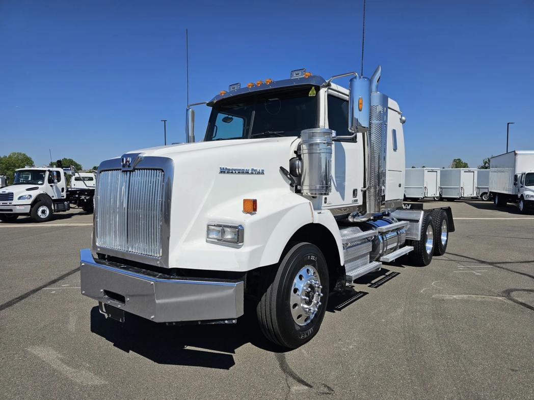 2020 Western Star 4900SA 