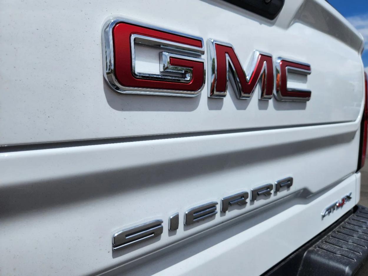 2024 GMC Sierra 1500 AT4X | Photo 12 of 27