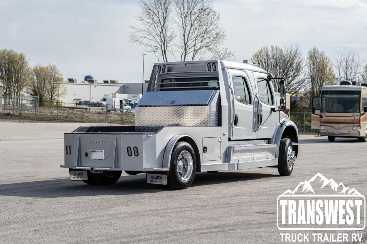 2023 Freightliner M2 106 Laredo | Photo 9 of 29