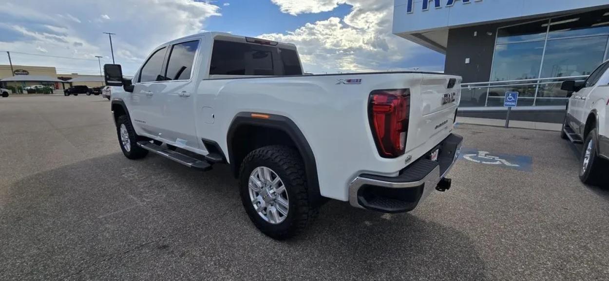 2023 GMC Sierra 2500HD | Photo 6 of 32