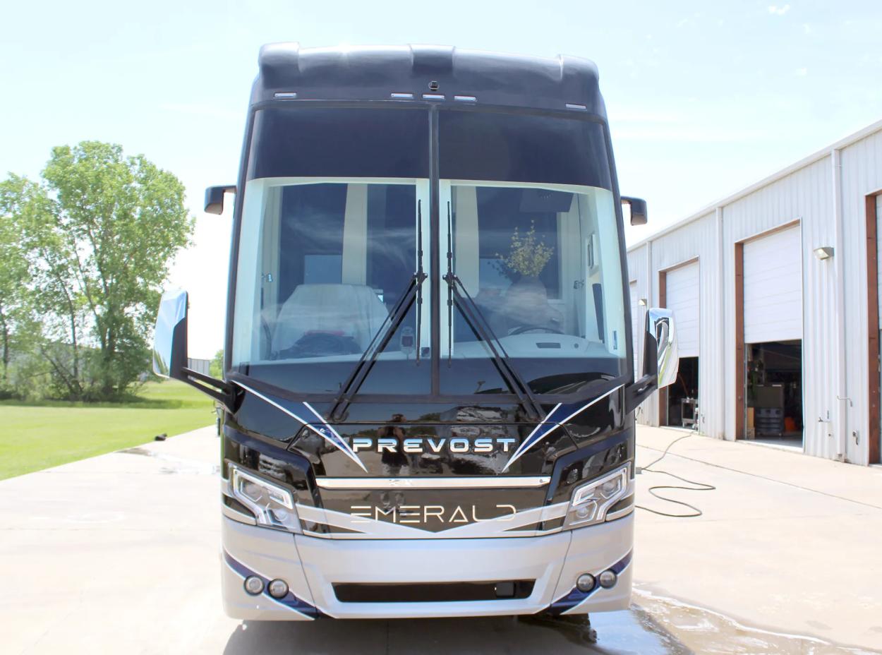 2023 Emerald Prevost H3-45 | Photo 13 of 24