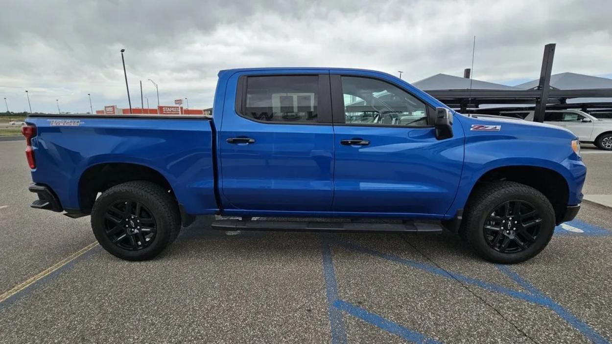 2023 Chevrolet Silverado 1500 | Photo 4 of 30