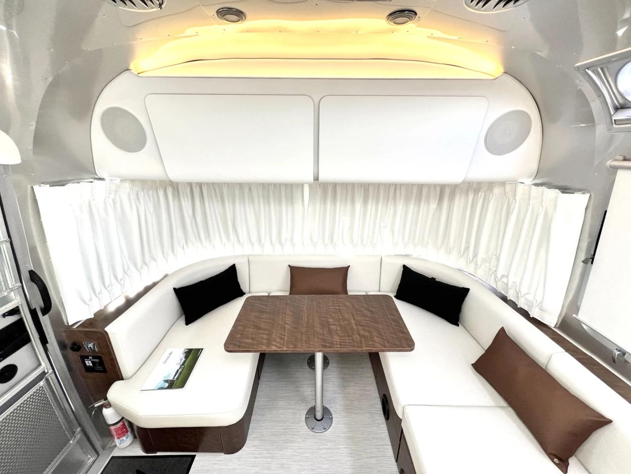 2023 Airstream Globetrotter M-27FB | Photo 7 of 23