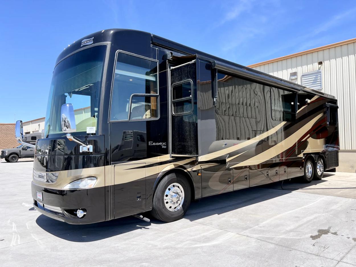 2015 Newmar Essex 4503 | Photo 27 of 29