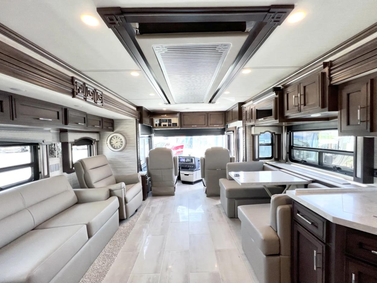 2023 Newmar Ventana 3412 | Photo 7 of 36