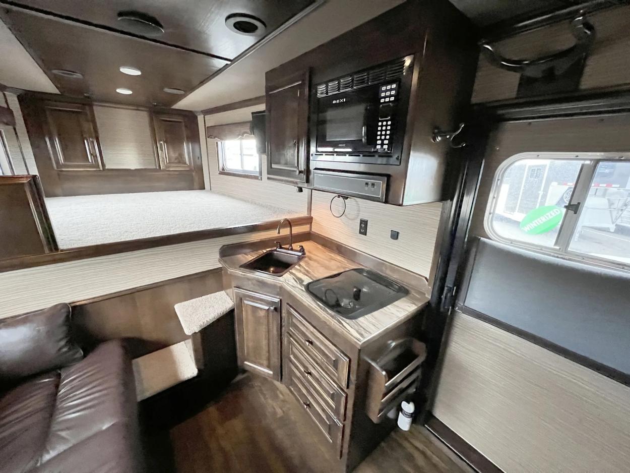 2015 Platinum Coach 4HGNLQ | Photo 8 of 25